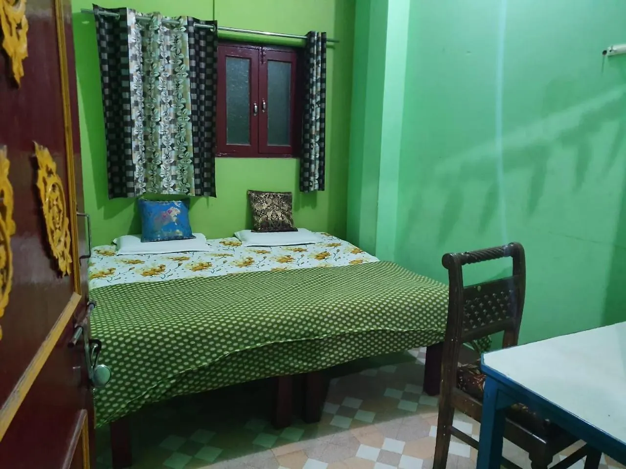 Vaishnavi Paying Guest House Varanasi